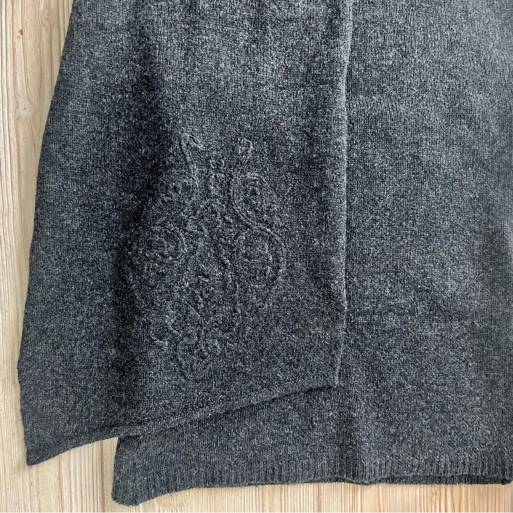 Ralph Lauren Cashmere-Blend Hooded Scarf – Charcoal Gray, Crest Detail - Picture 3 of 5